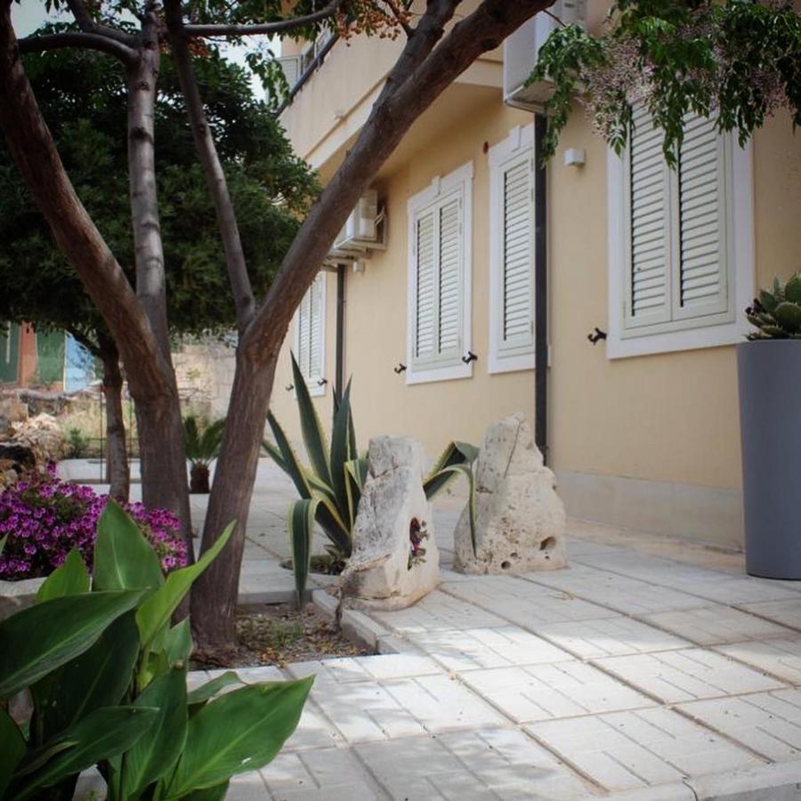 Il Giardino Nascosto Bed and Breakfast Portopalo Di Capo Passero Exteriör bild